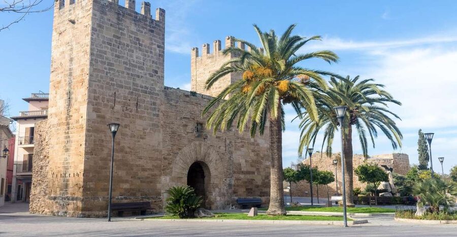 Cap de Formentor: Market, Beach, and Alcudia Tour - Port de Pollença and the Return Route