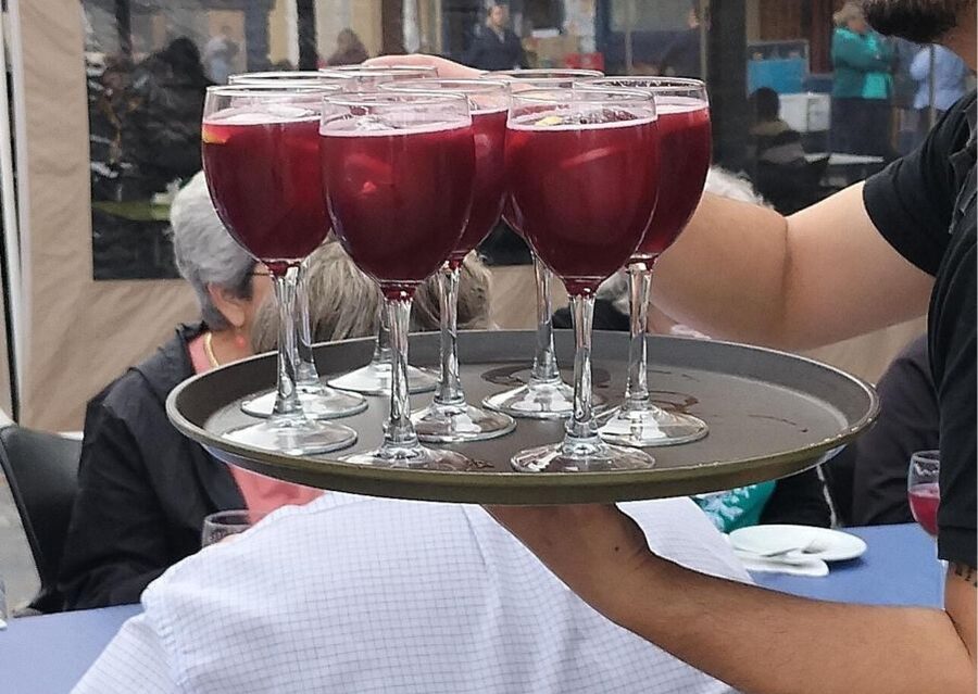 Cartagena: Guided Walking Tour with Tapas and Drinks - The first city walk: landmarks around the center