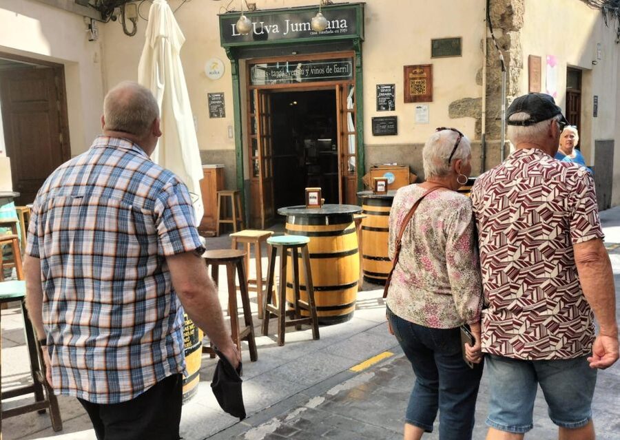 Cartagena: Guided Walking Tour with Tapas and Drinks - Meeting at Cartagena harbor