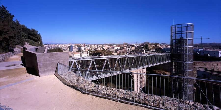 Cartagena: Panoramic Lift & Conception Castle Ticket - Using the multilingual audio guide