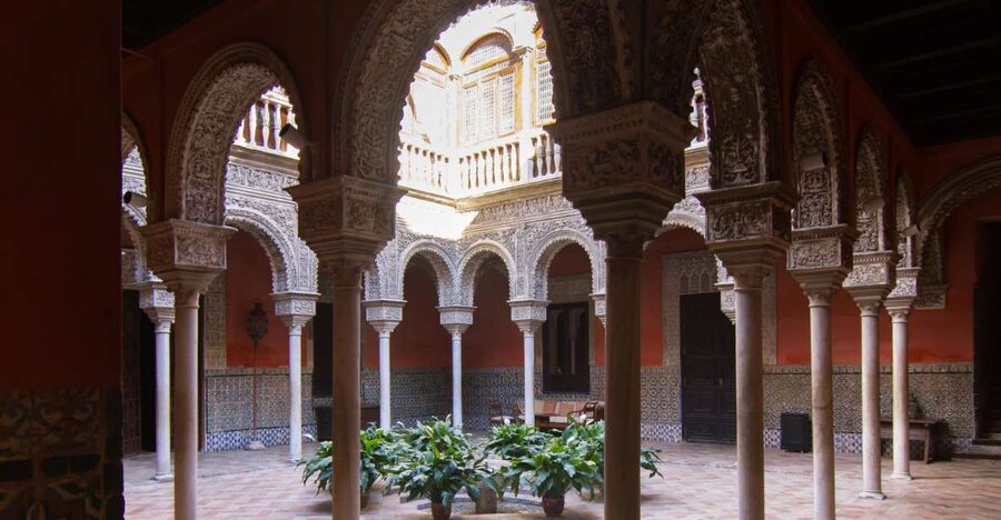Casa de Salinas Entry Ticket with Audio Guide - Why Casa de Salinas feels different from Seville’s big monuments