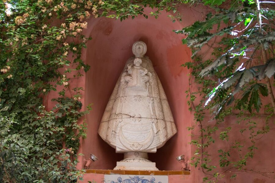 Casa de Salinas Entry Ticket with Audio Guide - A central location beside Seville’s famous sights