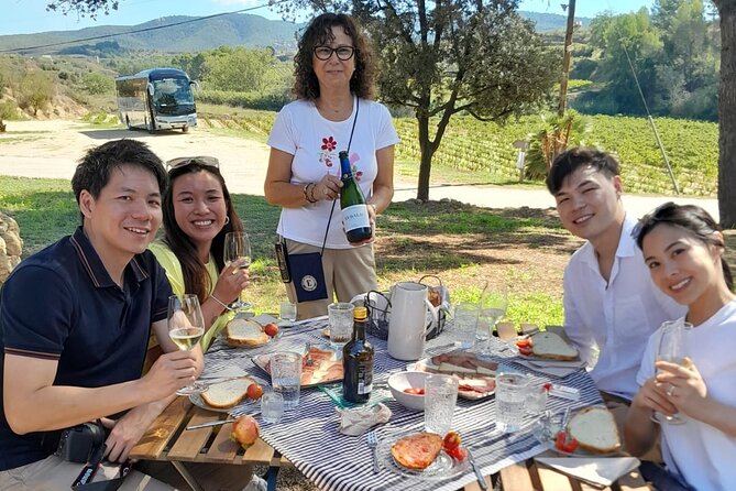 Cava tour to 3 family wineries with hotel pick-up - Vins El Cep for a quiet final tasting