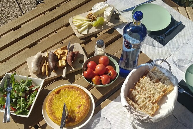 Cava tour to 3 family wineries with hotel pick-up - Practical details before you book