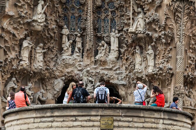 Combo: Skip the Line Sagrada Familia & Park Guell Guided Tour - Group size, pace, and the real meaning of skip-the-line