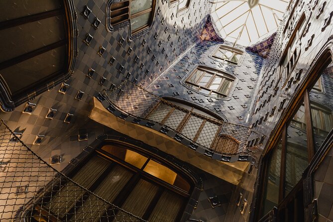 Complete Gaudi Tour: Casa Batllo, Park Guell & Sagrada Familia - Transfers through Gràcia and Eixample