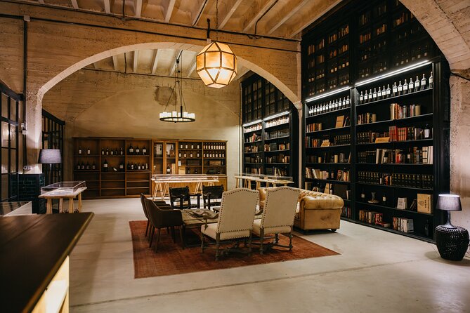 Complete winery experience: visit, tasting and traditional food - The Beber Entre Líneas rooms and literary connection