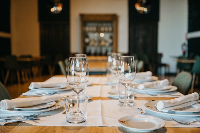 Complete winery experience: visit, tasting and traditional food - Three tastings spread through the visit