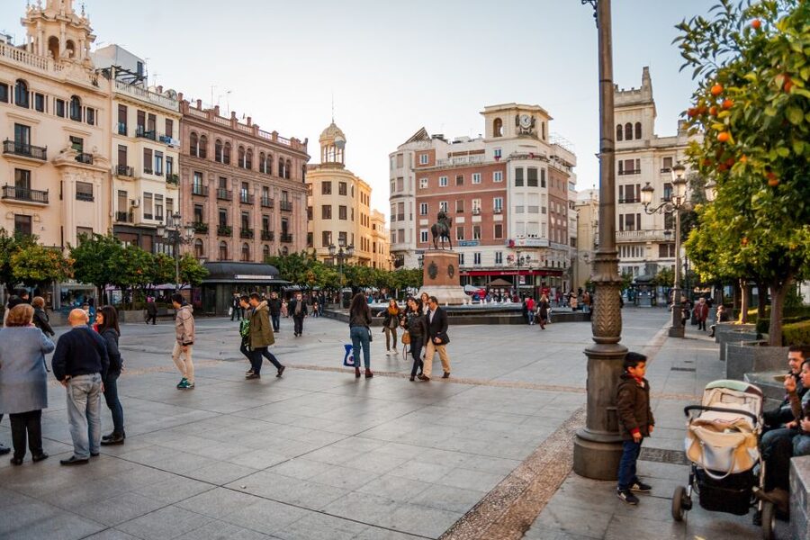 Córdoba: City Sightseeing Hop-On Hop-Off Bus Tour - Blue Route: the 30-minute trip through narrow streets