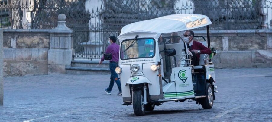 Córdoba: Guided City Tour by Tuk-Tuk - Starting in Tendillas Square and finding your bearings