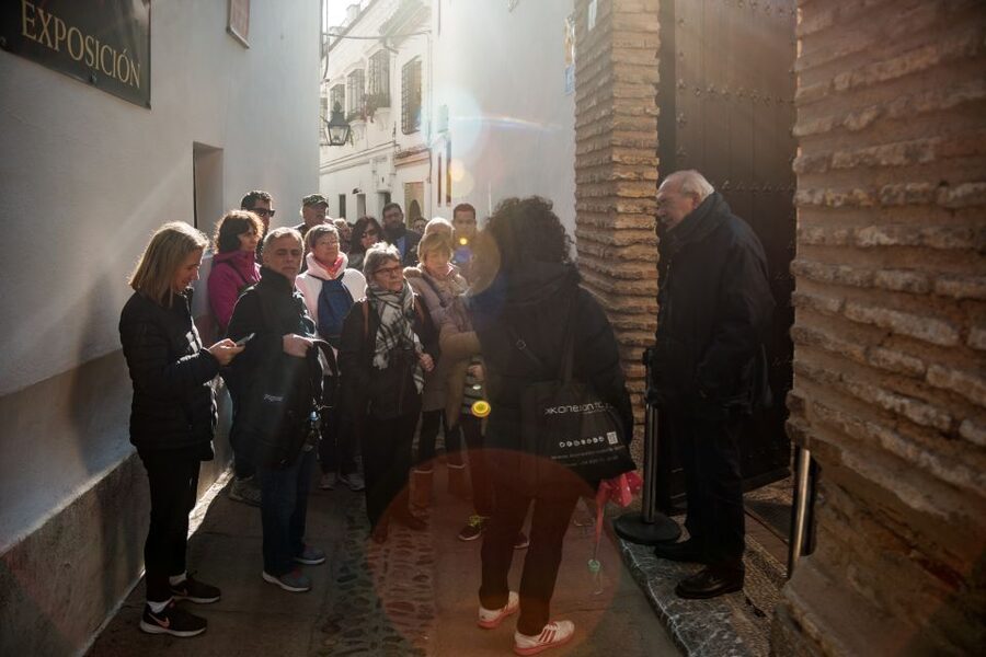 Cordoba: Jewish Quarter and Mosque-Cathedral Guided Tour - Wandering the Judería for about 50 minutes