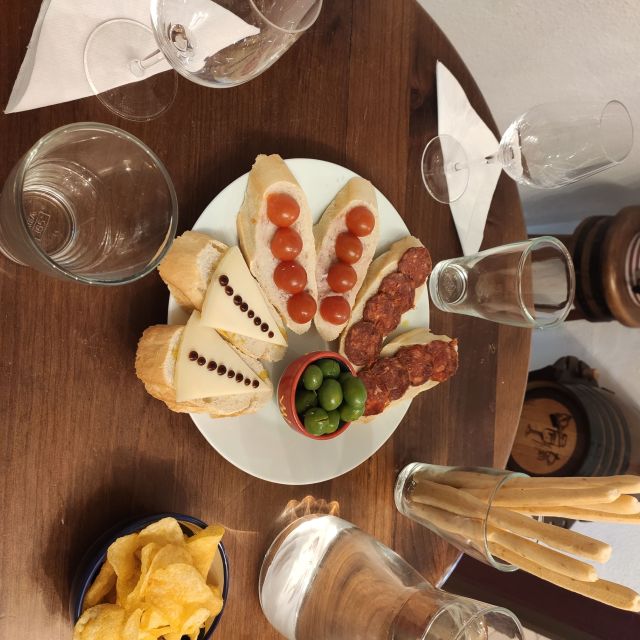 Córdoba: Local Wine Tasting Evening - Francisco and the value of a live guide