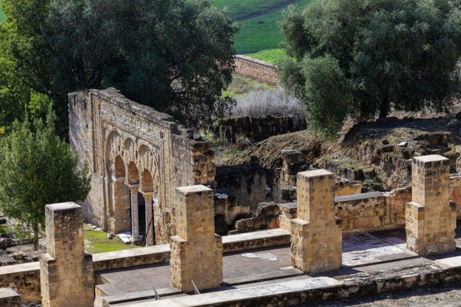 Córdoba: Medina Azahara 3-Hour Guided Tour - Walking through a palace-city