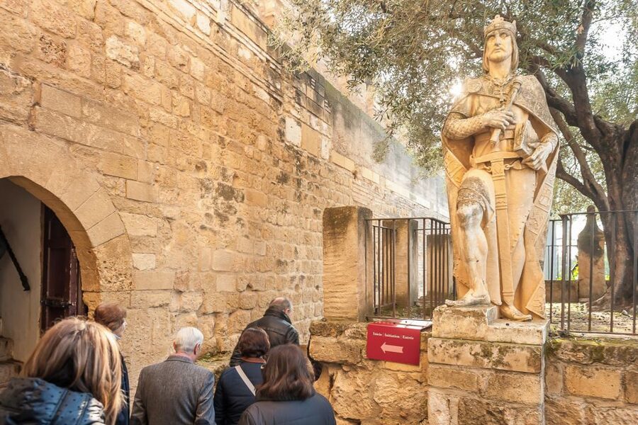 Cordoba: Monuments Walking Tour - Walking through the Jewish Quarter