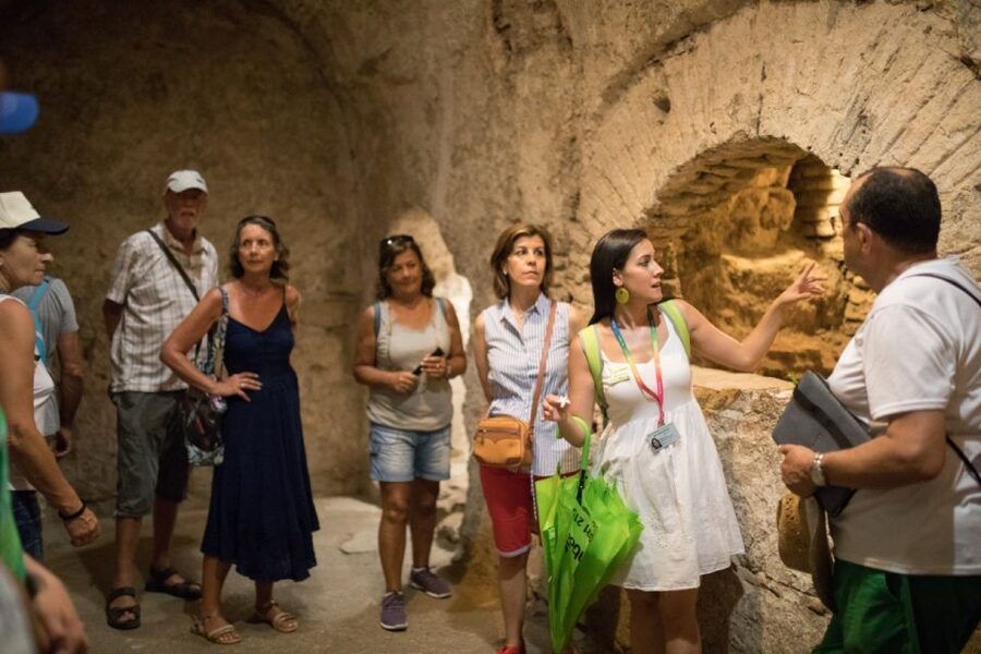Córdoba: Mosque-Cathedral & Alcazar Guided Tour - From sacred monument to royal palace