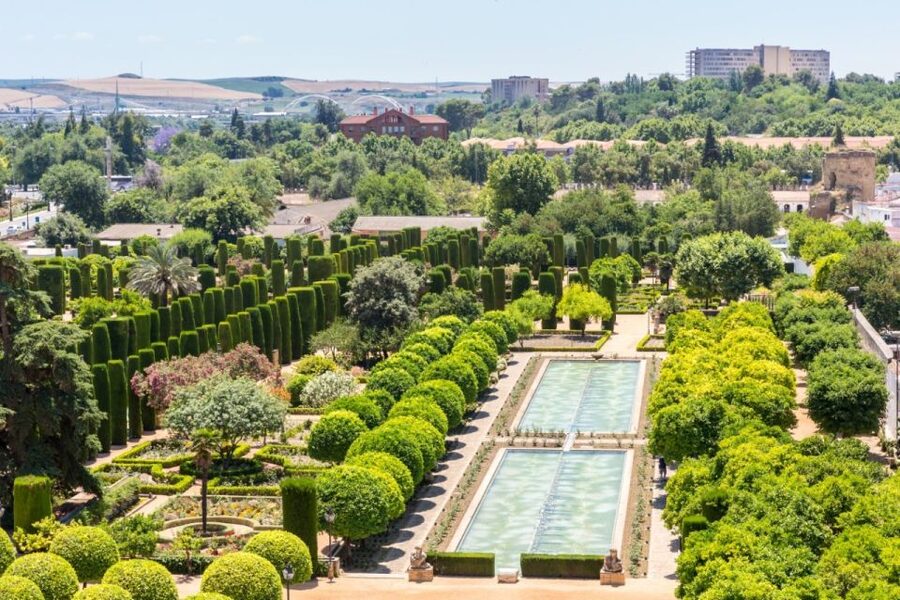 Córdoba: Mosque-Cathedral & Alcazar Guided Tour - The closure notice you need to check
