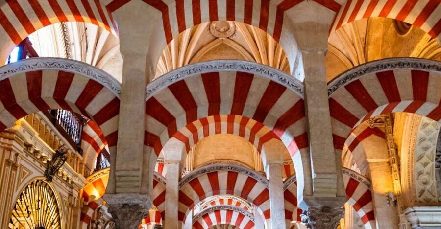 Córdoba: Mosque-Cathedral Guided Tour - Entering the forest of columns and arches