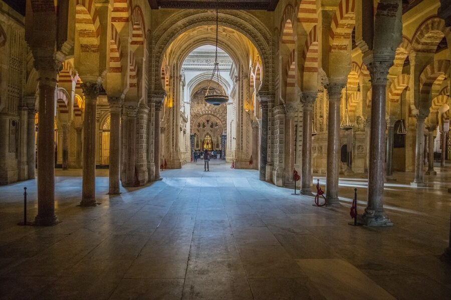 Córdoba: Mosque-Cathedral Guided Tour - Seeing Christian chapels inside the former mosque