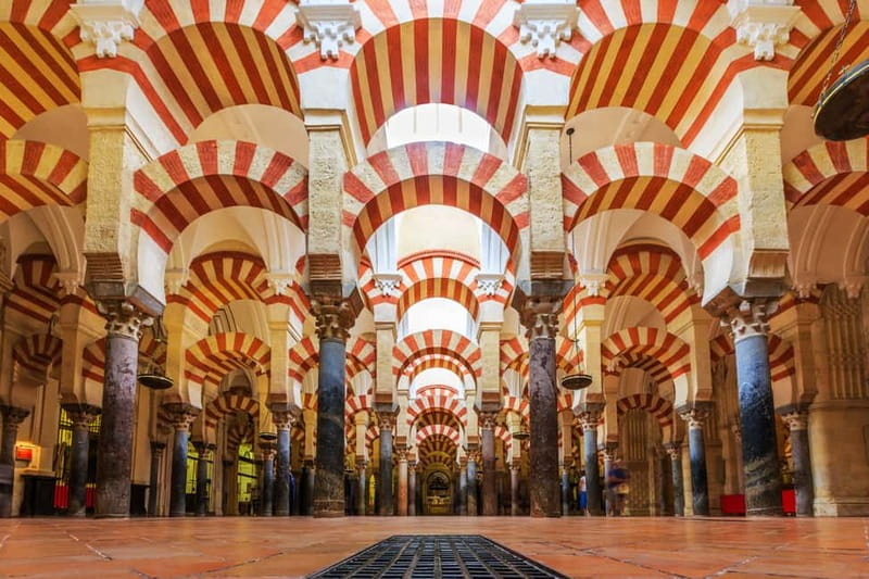 Córdoba: Mosque-Cathedral, Jewish Quarter and Alcázar Tour - Key points at a glance