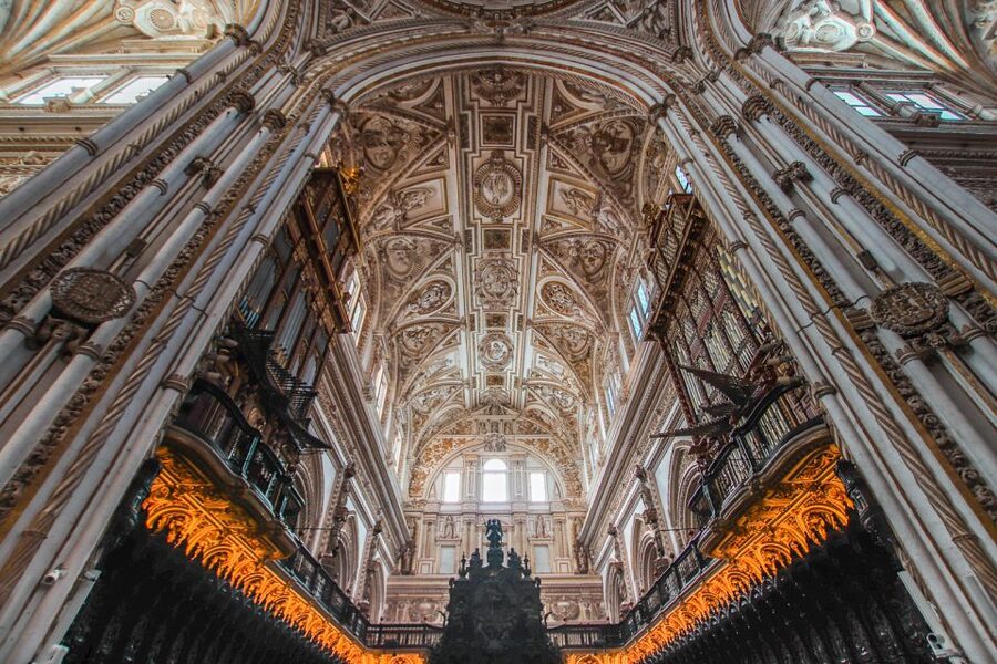 Cordoba Mosque-Cathedral: Skip-the-Line Guided Tour - The arches, columns, and eastern-western blend