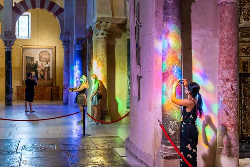 Córdoba: Mosque, Jewish Quarter & Tour with Ticket - Shared group or private tour?