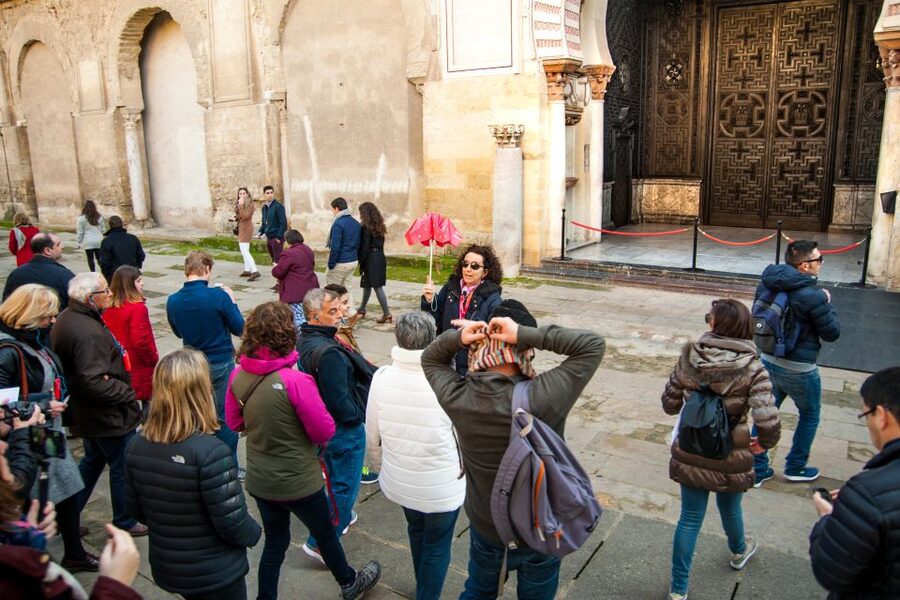Córdoba: Skip-the-Line Great Mosque-Cathedral History Tour - Finding the only olive tree at the Patio de los Naranjos
