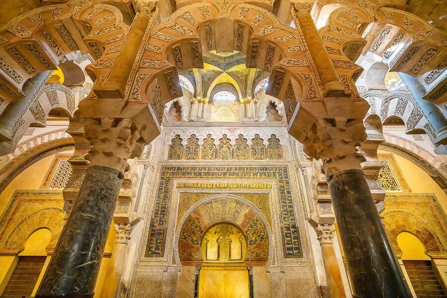 Córdoba: Skip-the-Ticket-Line Mosque-Cathedral Guided Tour - Shared or private tour: choosing the right format
