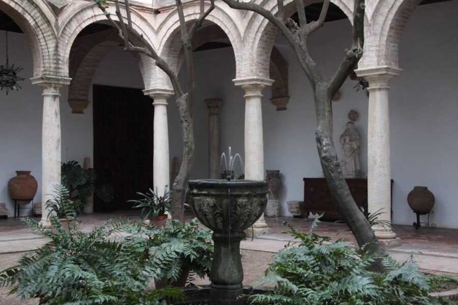 Córdoba: Viana Palace Gardens and Patios Entry Ticket - Twelve patios, twelve different moods