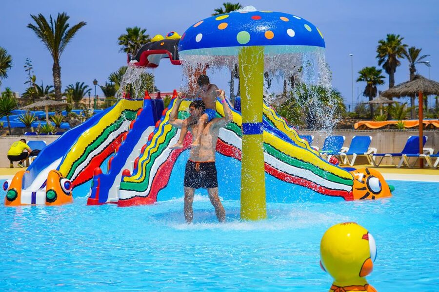 Corralejo: Acua Water Park Entry Ticket - Food, drinks, and the long lunchtime pause