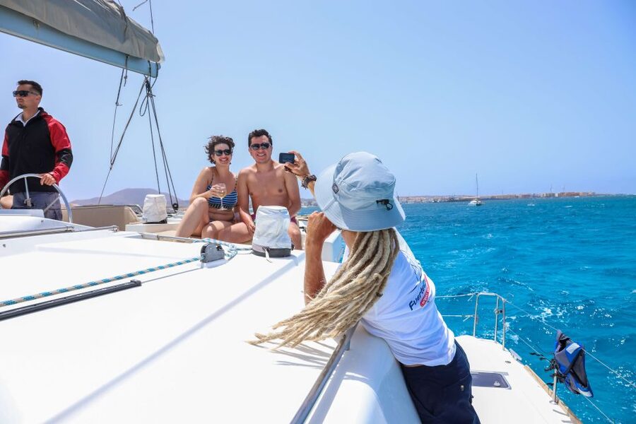 Corralejo: Adults-Only Catamaran Day Trip to Lobos Island - How the four hours feel