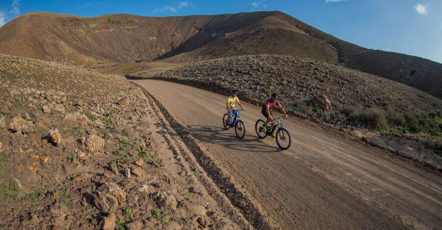 Corralejo: E-Bike Rental with Map to Popcorn Beach - The first ride toward Popcorn Beach