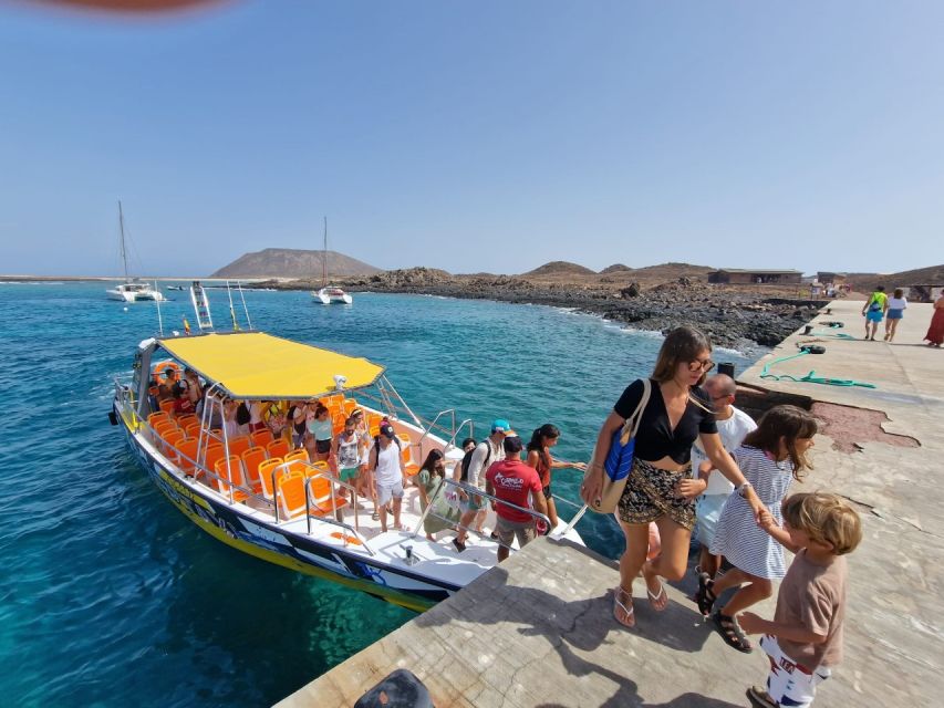 Corralejo: Isla de Lobos Round-Trip Ticket with Park Entry - Arriving at the Corralejo harbor