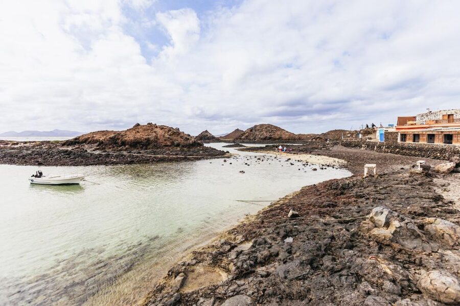 Corralejo: Lobos Island Catamaran Tour with Drinks & Snorkel - The catamaran, crew, and atmosphere