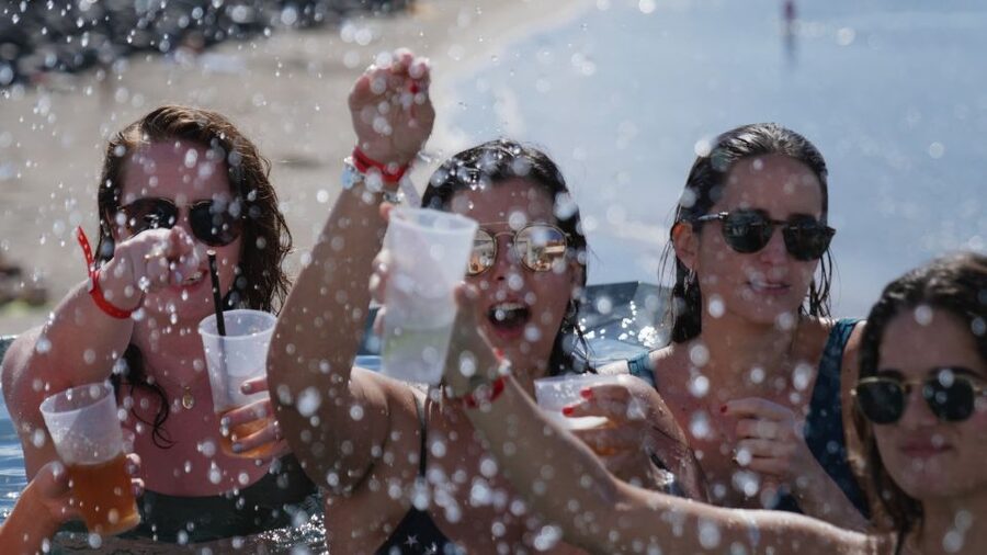 Costa Adeje: Tenerife Monkey Beach Club Utopia Pool Party - Noon to 6 p.m.: how the party unfolds