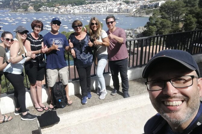 Dali Museum & Cadaques Small Group Tour with Hotel pick-up - How the small-group vehicle affects the day