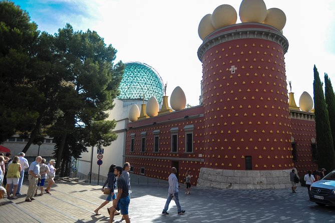 Dali Museum, House & Cadaques Small Group Tour from Barcelona - Meeting near Palau de la Música at 8:15 a.m.