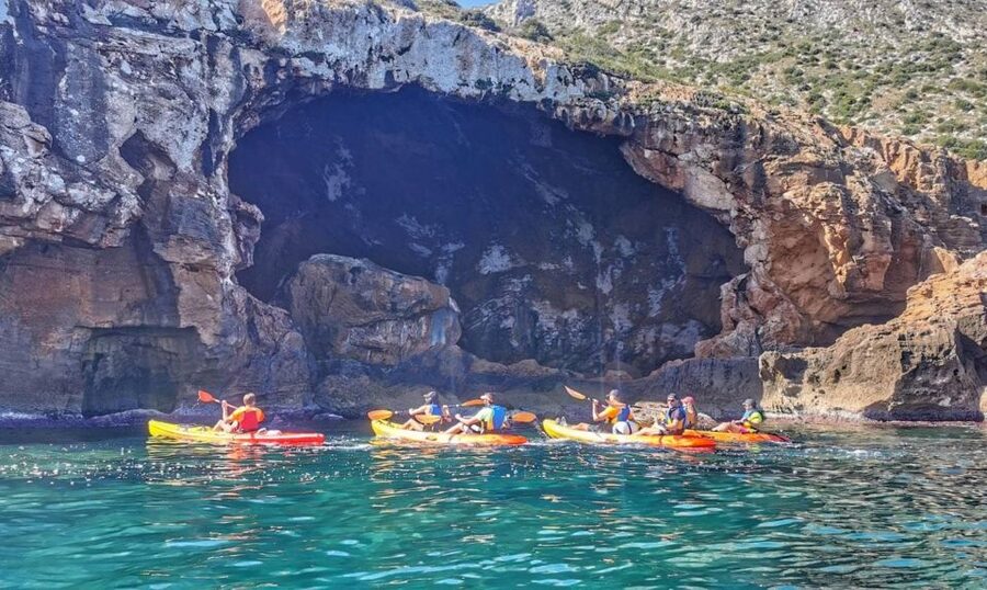 Dénia: Cova Tallada kayak trip - The first 20 minutes: coves, cliffs, and Torre del Gerro