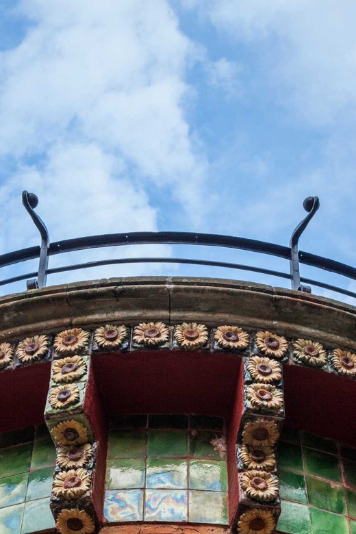 El Capricho Entrance Ticket - Exploring the Main Floor and Interior Details