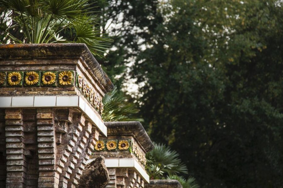 El Capricho Entrance Ticket - Exhibitions and Video Content That Add Context
