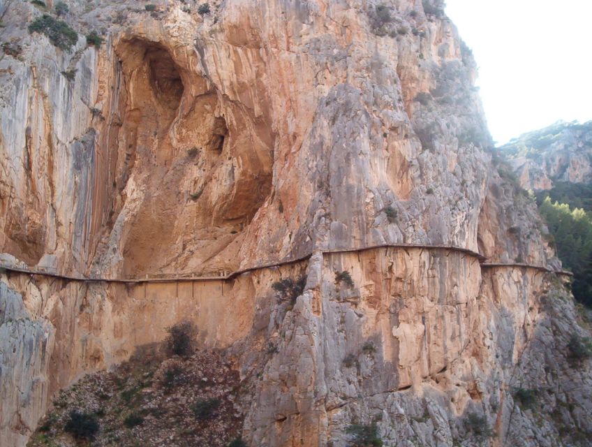 El Chorro: Caminito del Rey Gorge Route Guided Walking Tour - The suspended walkway and the height factor