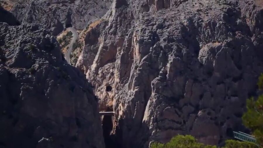 El Chorro: Caminito del Rey Gorge Route Guided Walking Tour - Who should book this walk?
