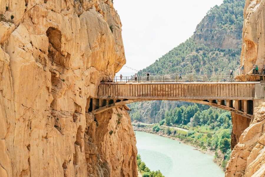El Chorro: Caminito del Rey Guided Tour with Shuttle Bus - Why the Caminito del Rey feels different from an ordinary hike