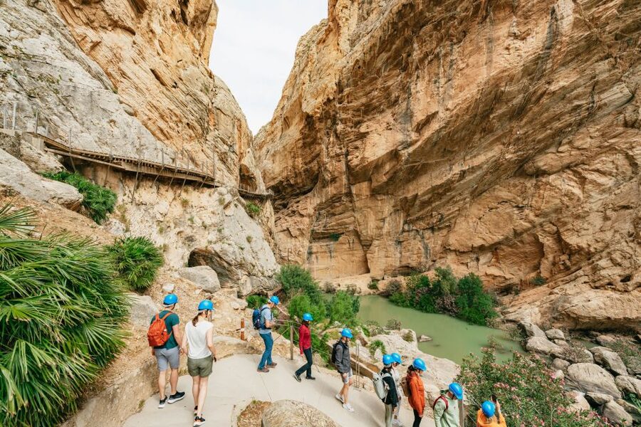 El Chorro: Caminito del Rey Guided Tour with Shuttle Bus - How the guides shape the experience