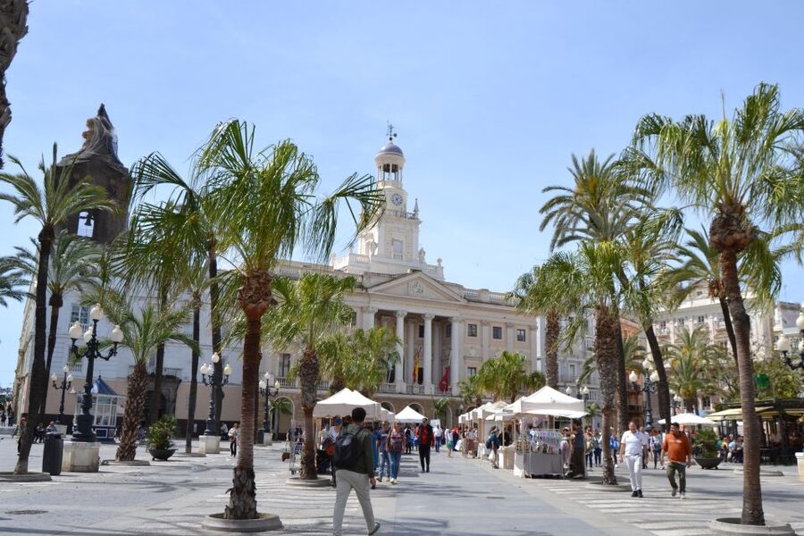 English Cádiz Tour: Walking Tour with Local Guide - How difficult is the two-hour walk?