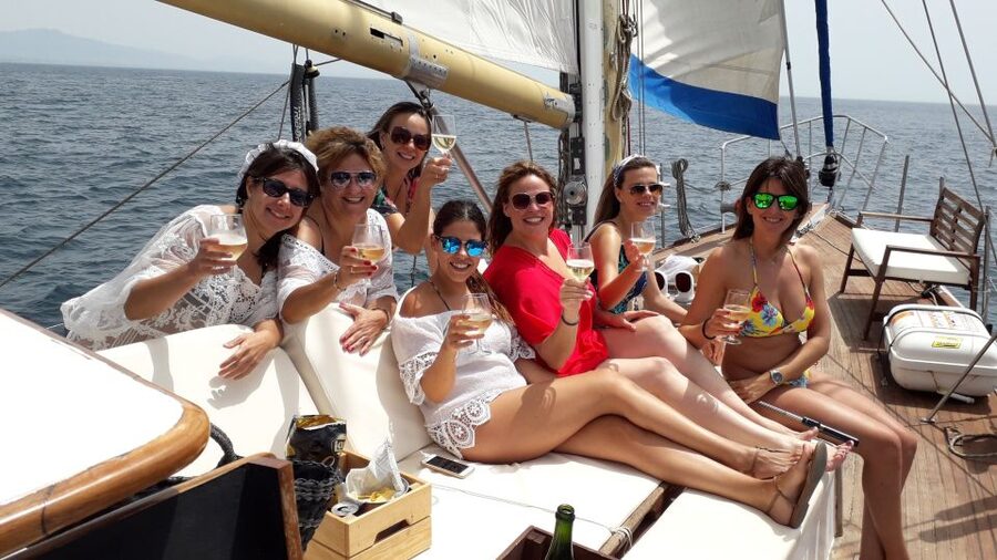 Estepona: Dolphin Watching Sailboat Cruise with Drink - Key points before you book