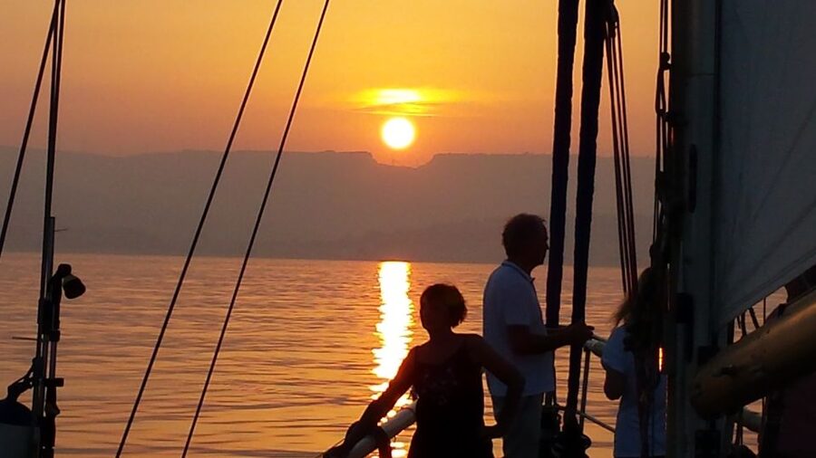 Estepona: Sunset Sailboat Cruise with Drink - Key points to know before booking