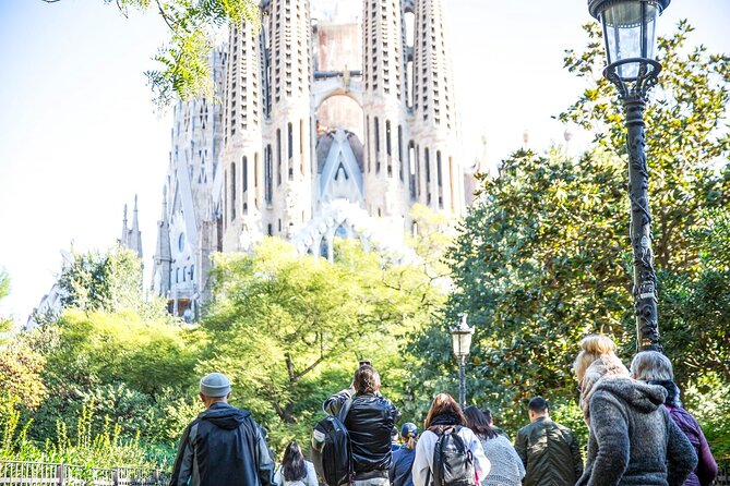 Fast Track Sagrada Familia & Park Guell the best of Gaudí - Seeing Park Güell with a guide