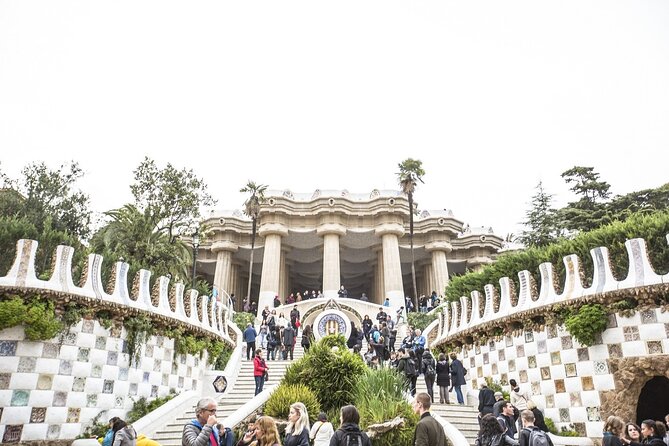 Fast Track Sagrada Familia & Park Guell the best of Gaudí - Who will enjoy this afternoon?