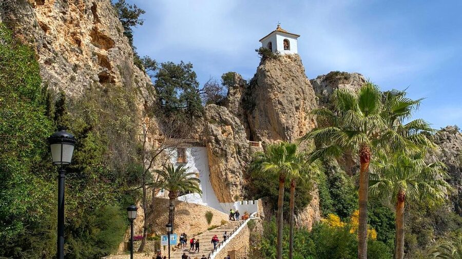 From Alicante/Benidorm: Guadalest & Algar Waterfalls Tour - The guide can shape the whole day