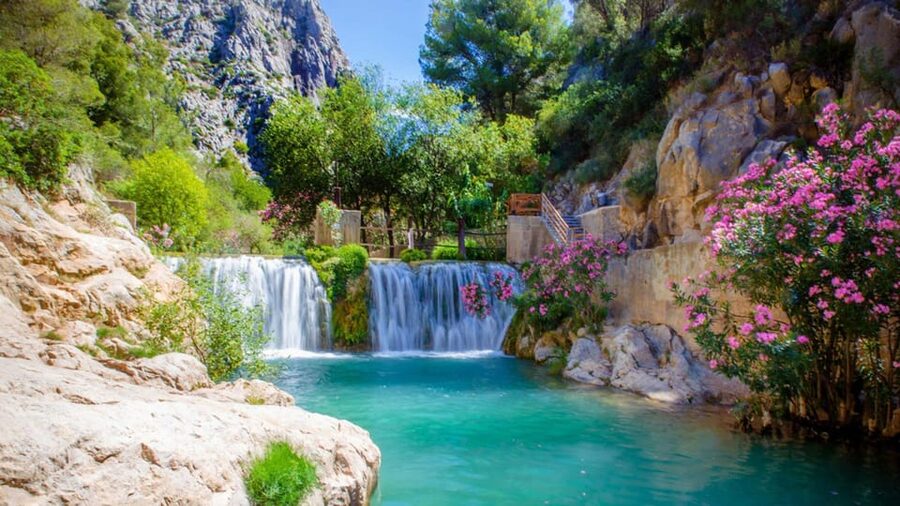 From Alicante/Benidorm: Guadalest & Algar Waterfalls Tour - Meeting the bus and getting settled